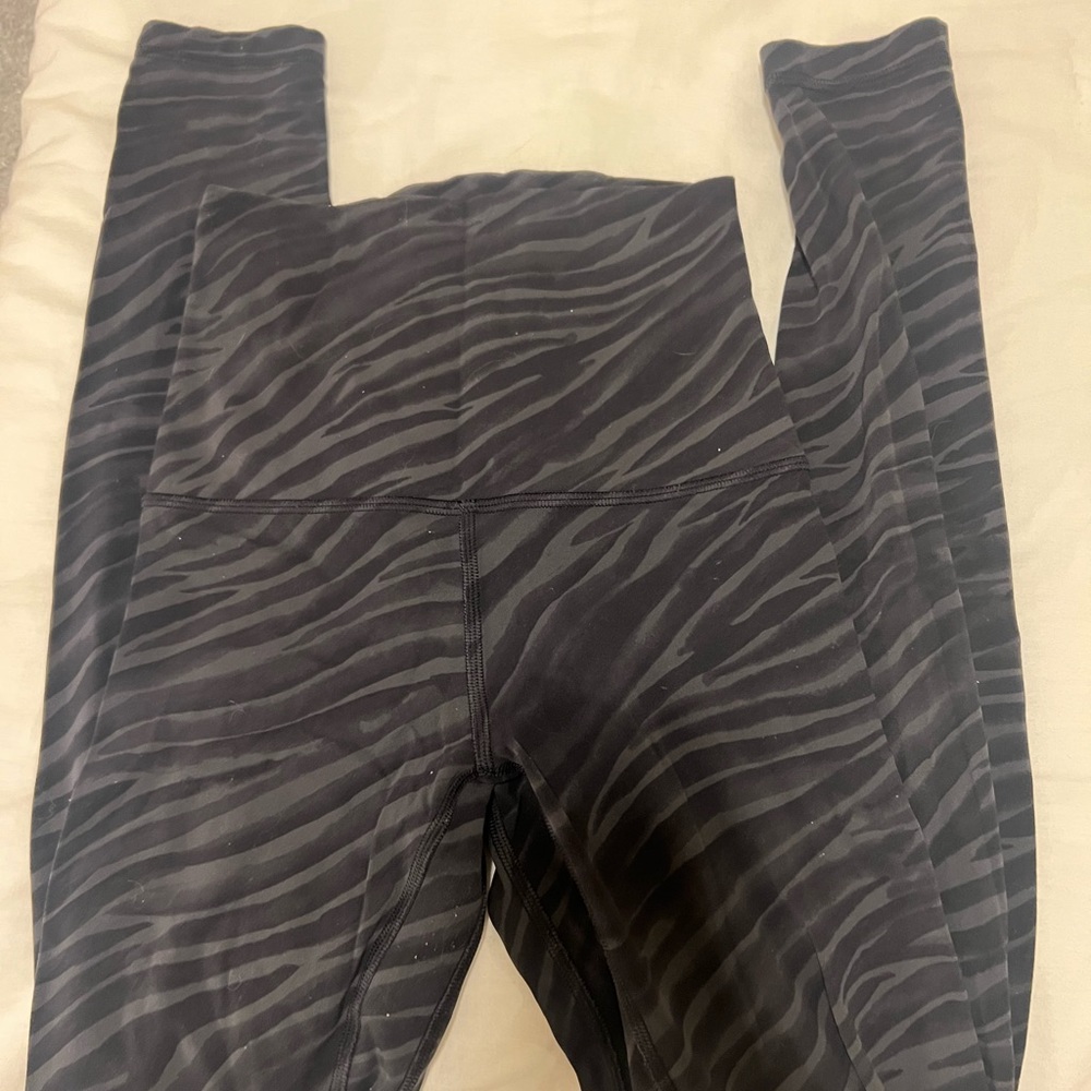LULULEMON BLACK ZEBRA PRINT LEGGINGS
